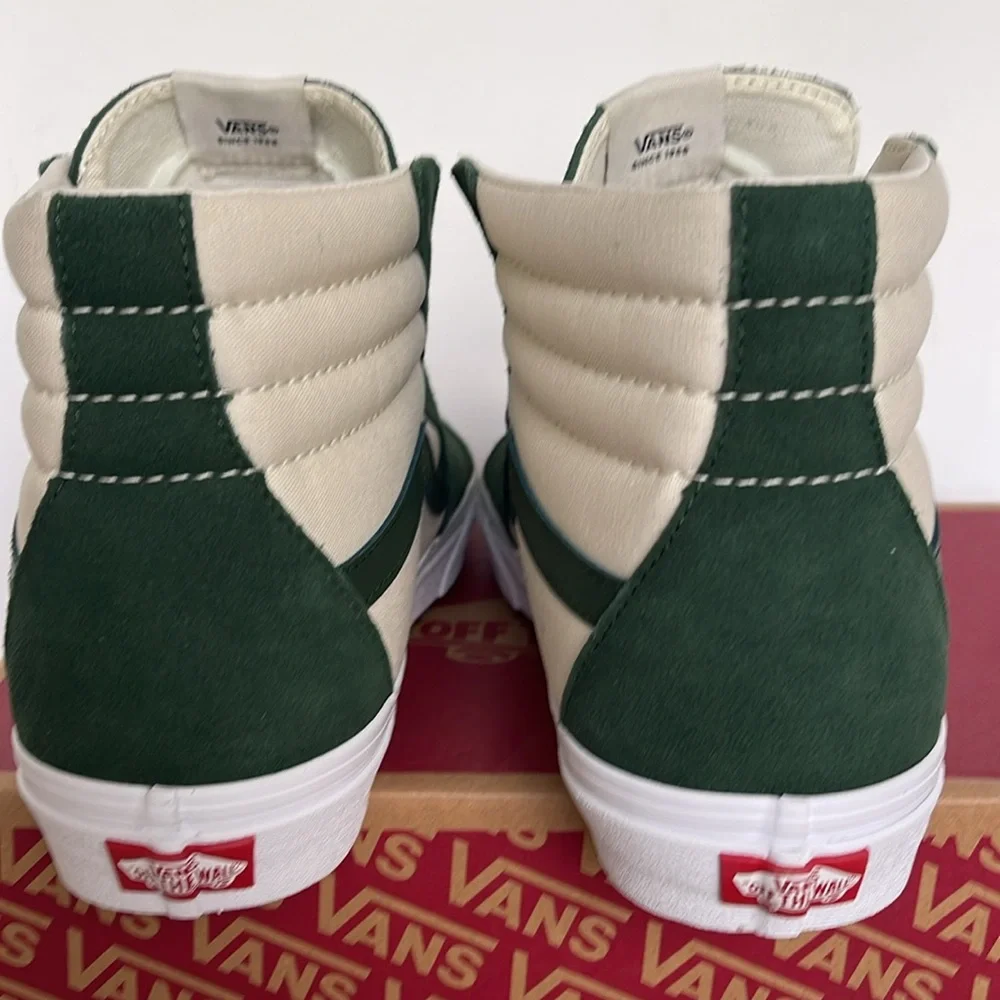 Vans WMNS Sk8-Hi Canvas/Suede Mountain Vie
VN0007NSBD6
Sneakers - Picture 14 of 16
